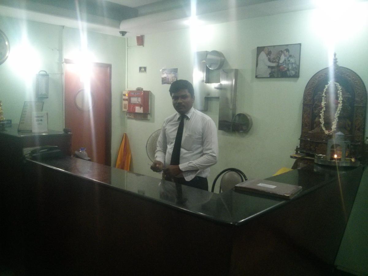 Oyo 5377 Hotel Raaj Bhaavan Chennai Exterior foto