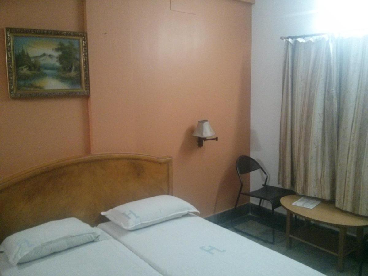 Oyo 5377 Hotel Raaj Bhaavan Chennai Exterior foto